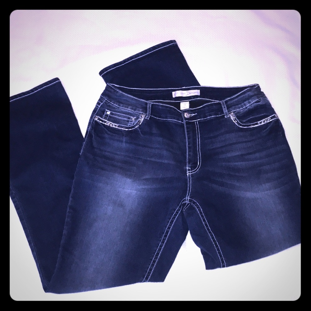 Dark denim bootcut jeans with sparkling pockets.